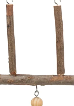 Gynge i naturtræ med kugle